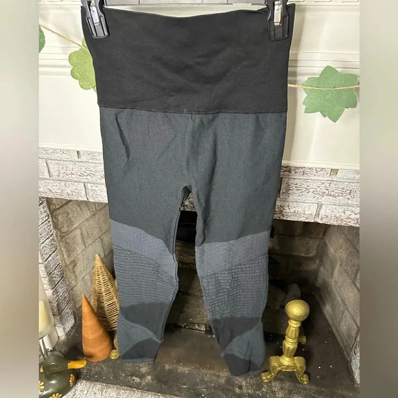 Spanx Look At Me Now moto style pull on legging size women’s large - Picture 2 of 4